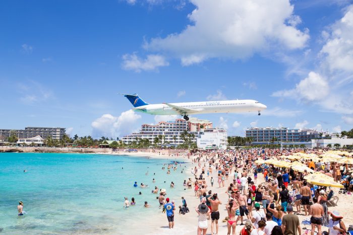 Maho beach : saint-martin avion sur la plage