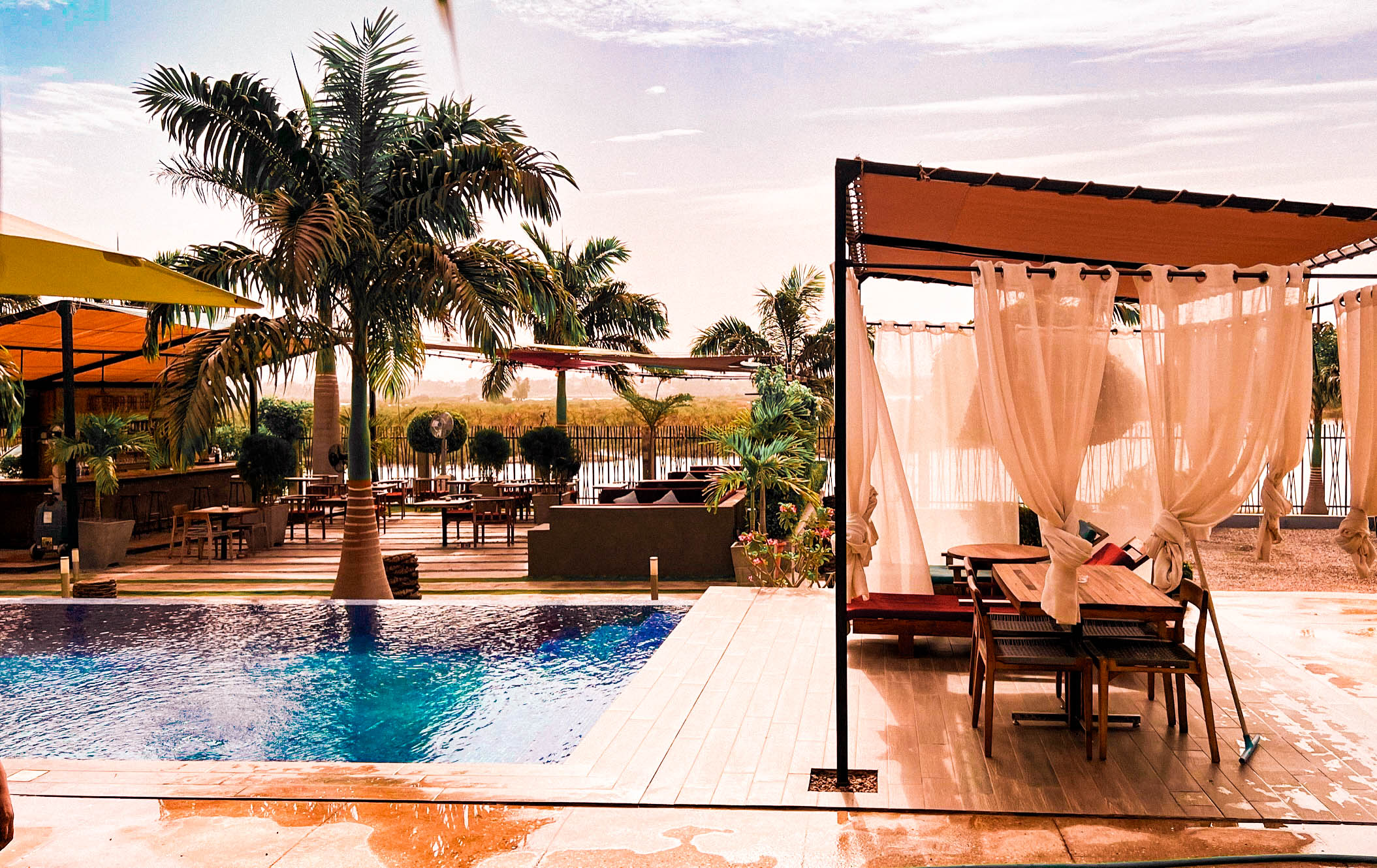 Que faire à Bamako? Au bord de l'eau, Hôtel à Bamako avec piscine et restaurant.