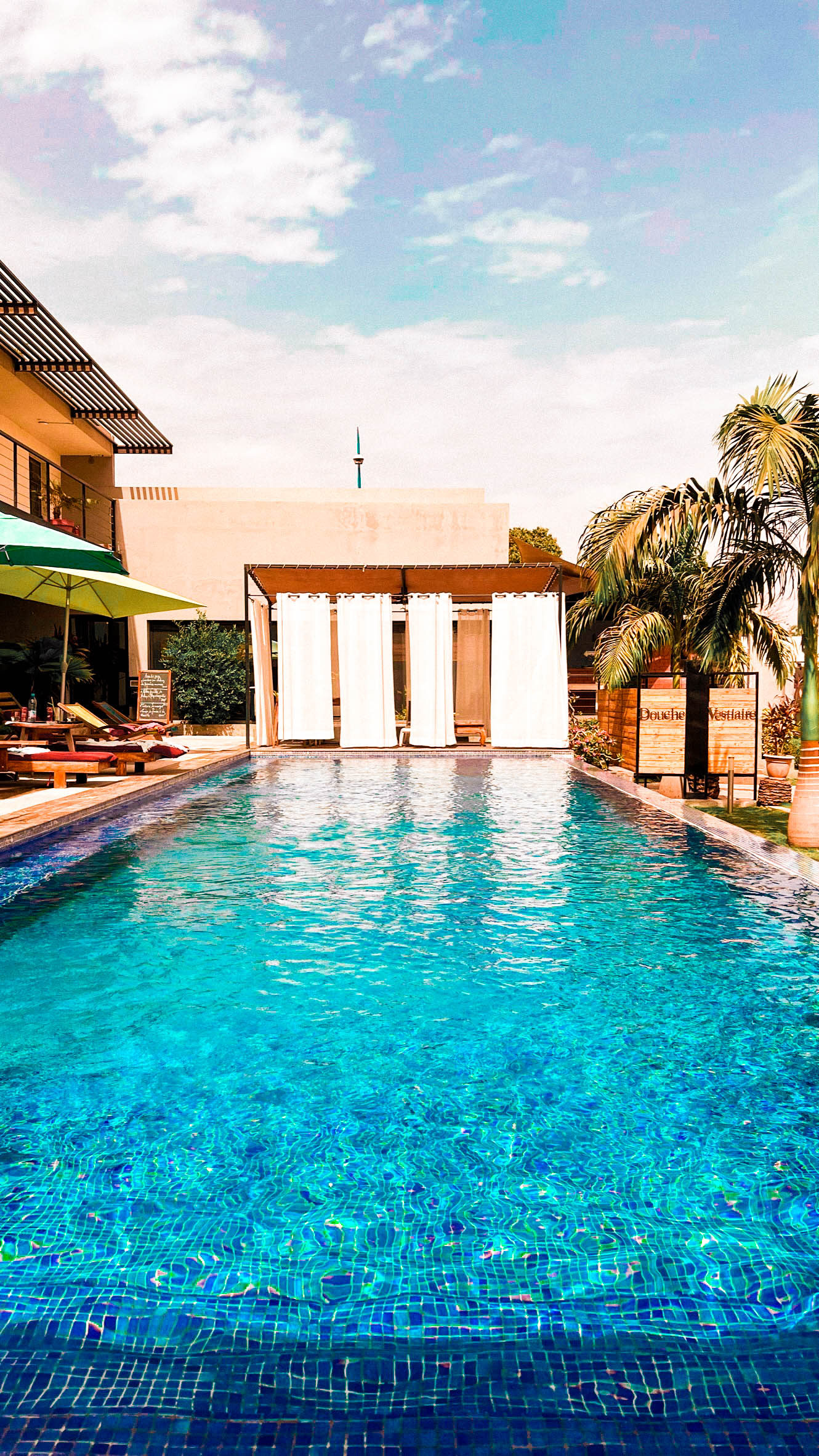 Visiter Bamako : Au bord de l'eau, Hôtel à Bamako avec piscine et restaurant.