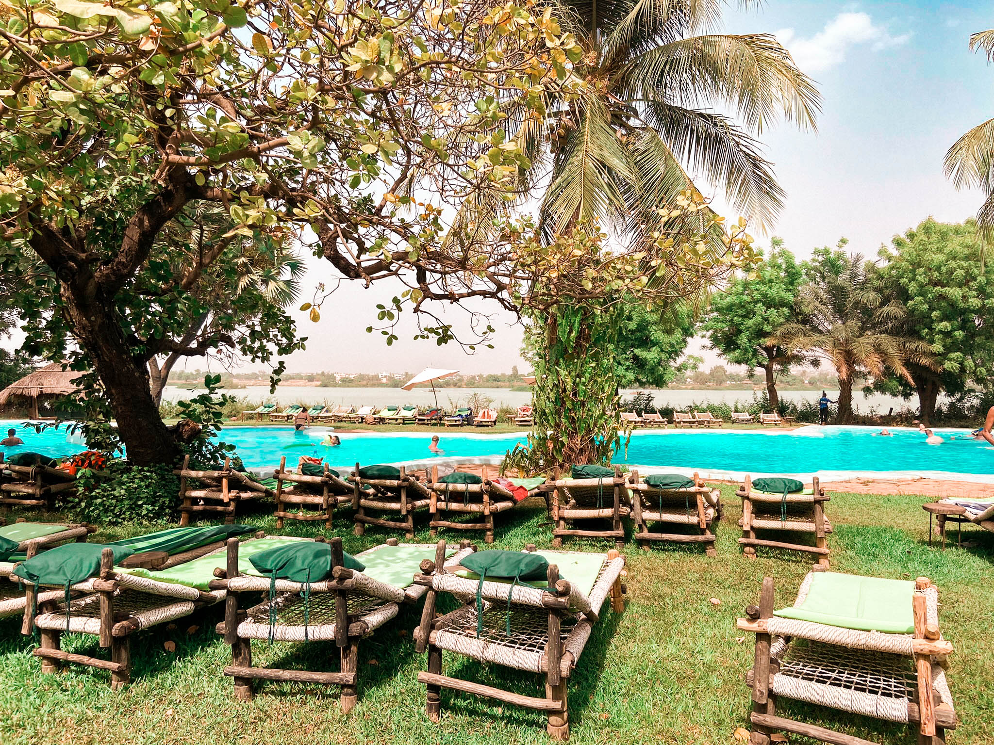 Badalodge Bamako : Piscine avec vue sur le fleuve, Restaurant, hôtel