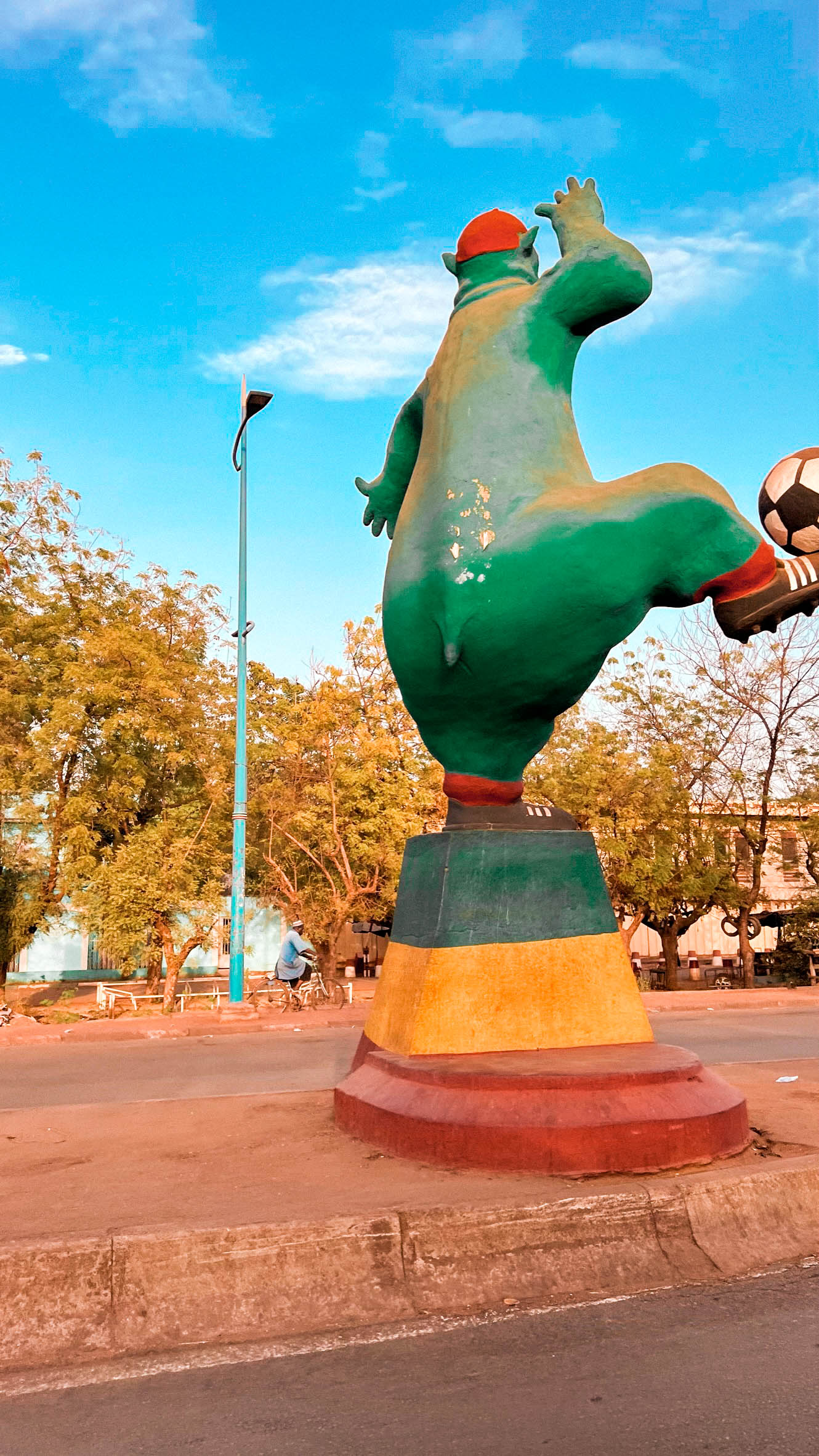 Monuments à Bamako : Hippopotame, coupe d'Afrique des Nations