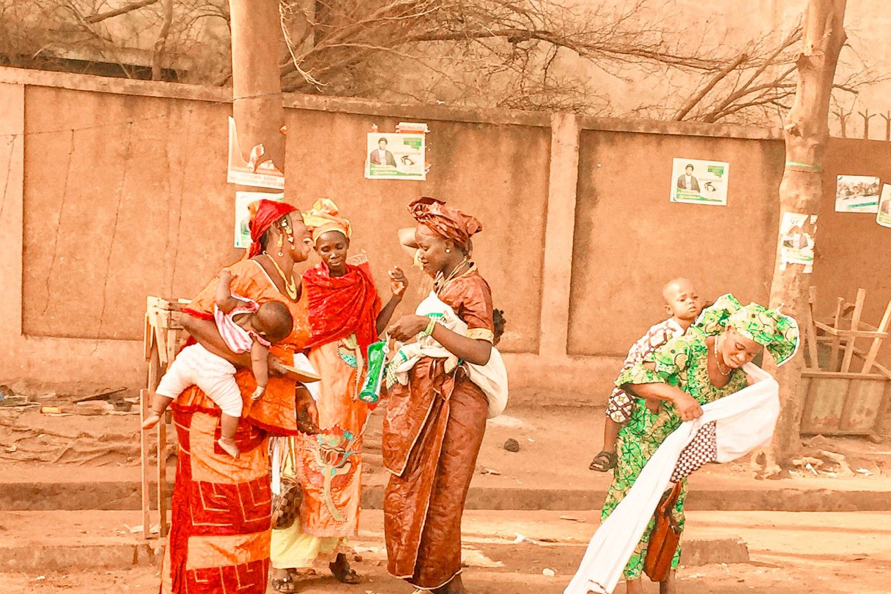 Visiter l'Afrique. Quel pays visiter en Afrique ? Pourquoi faire du tourisme en Afrique ?Visiter Bamako, Que faire à Bamako? Culture du Mali, femme d'Afrique. Blog voyage Linda Beletti